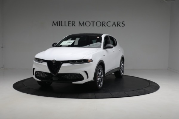 New 2024 Alfa Romeo Tonale Veloce for sale $55,290 at Alfa Romeo of Greenwich in Greenwich CT 06830 1