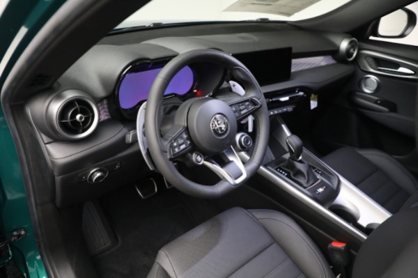 New 2024 Alfa Romeo Tonale Veloce for sale $59,340 at Alfa Romeo of Greenwich in Greenwich CT 06830 17