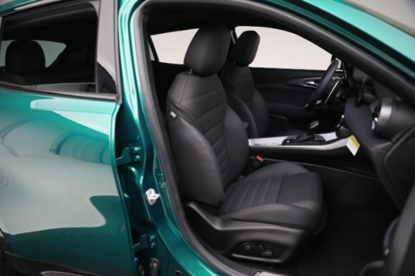 New 2024 Alfa Romeo Tonale Veloce for sale $59,340 at Alfa Romeo of Greenwich in Greenwich CT 06830 21