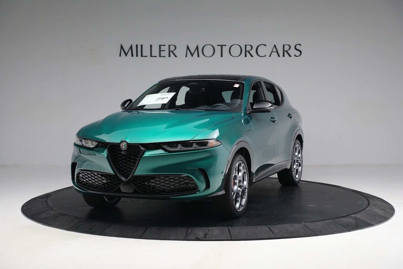New 2024 Alfa Romeo Tonale Veloce for sale $59,340 at Alfa Romeo of Greenwich in Greenwich CT 06830 1