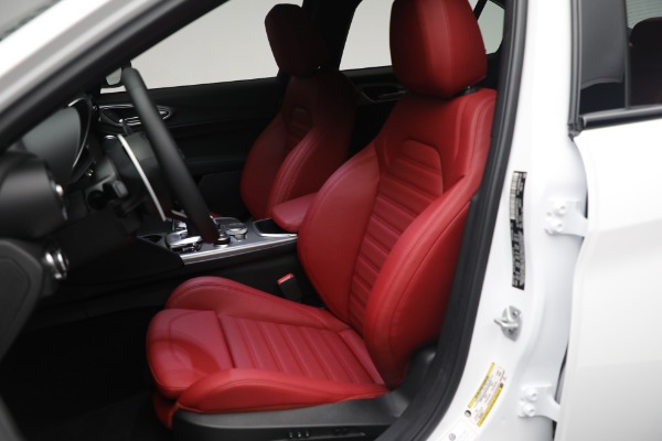 New 2024 Alfa Romeo Giulia Veloce for sale $55,285 at Alfa Romeo of Greenwich in Greenwich CT 06830 21