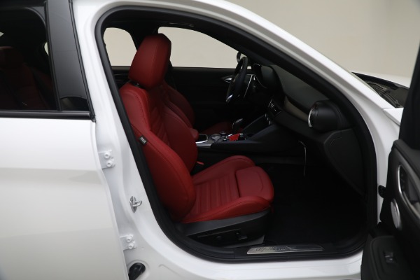 New 2024 Alfa Romeo Giulia Veloce for sale $55,285 at Alfa Romeo of Greenwich in Greenwich CT 06830 23