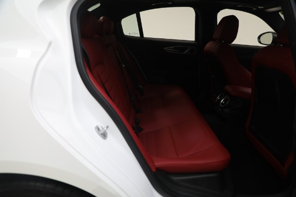 New 2024 Alfa Romeo Giulia Veloce for sale $55,285 at Alfa Romeo of Greenwich in Greenwich CT 06830 28