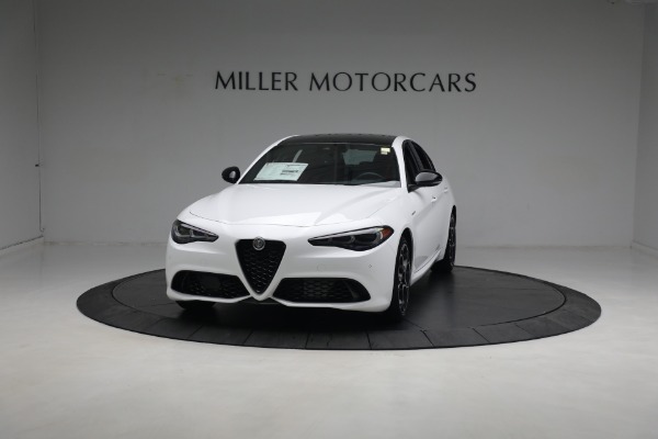 New 2024 Alfa Romeo Giulia Veloce for sale $55,285 at Alfa Romeo of Greenwich in Greenwich CT 06830 1