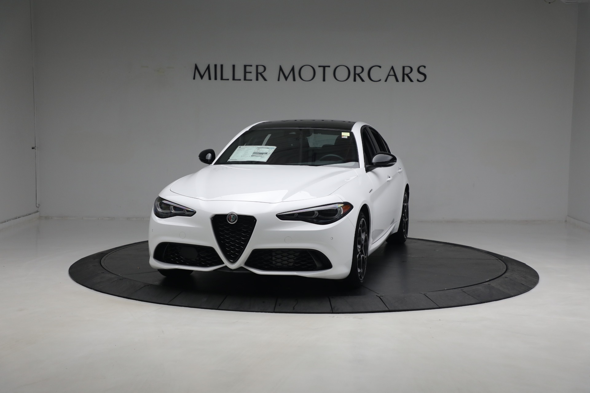 New 2024 Alfa Romeo Giulia Veloce for sale $55,285 at Alfa Romeo of Greenwich in Greenwich CT 06830 1