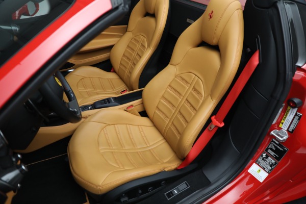 Used 2022 Ferrari F8 Spider for sale $469,900 at Alfa Romeo of Greenwich in Greenwich CT 06830 21
