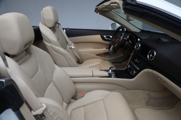 Used 2016 Mercedes-Benz SL-Class SL 400 for sale $44,900 at Alfa Romeo of Greenwich in Greenwich CT 06830 26