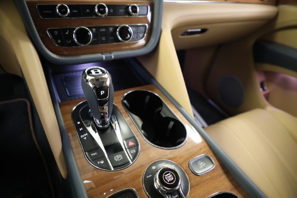Used 2023 Bentley Bentayga V8 for sale $183,900 at Alfa Romeo of Greenwich in Greenwich CT 06830 23