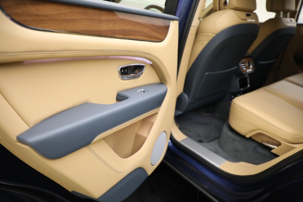 Used 2023 Bentley Bentayga V8 for sale $183,900 at Alfa Romeo of Greenwich in Greenwich CT 06830 26