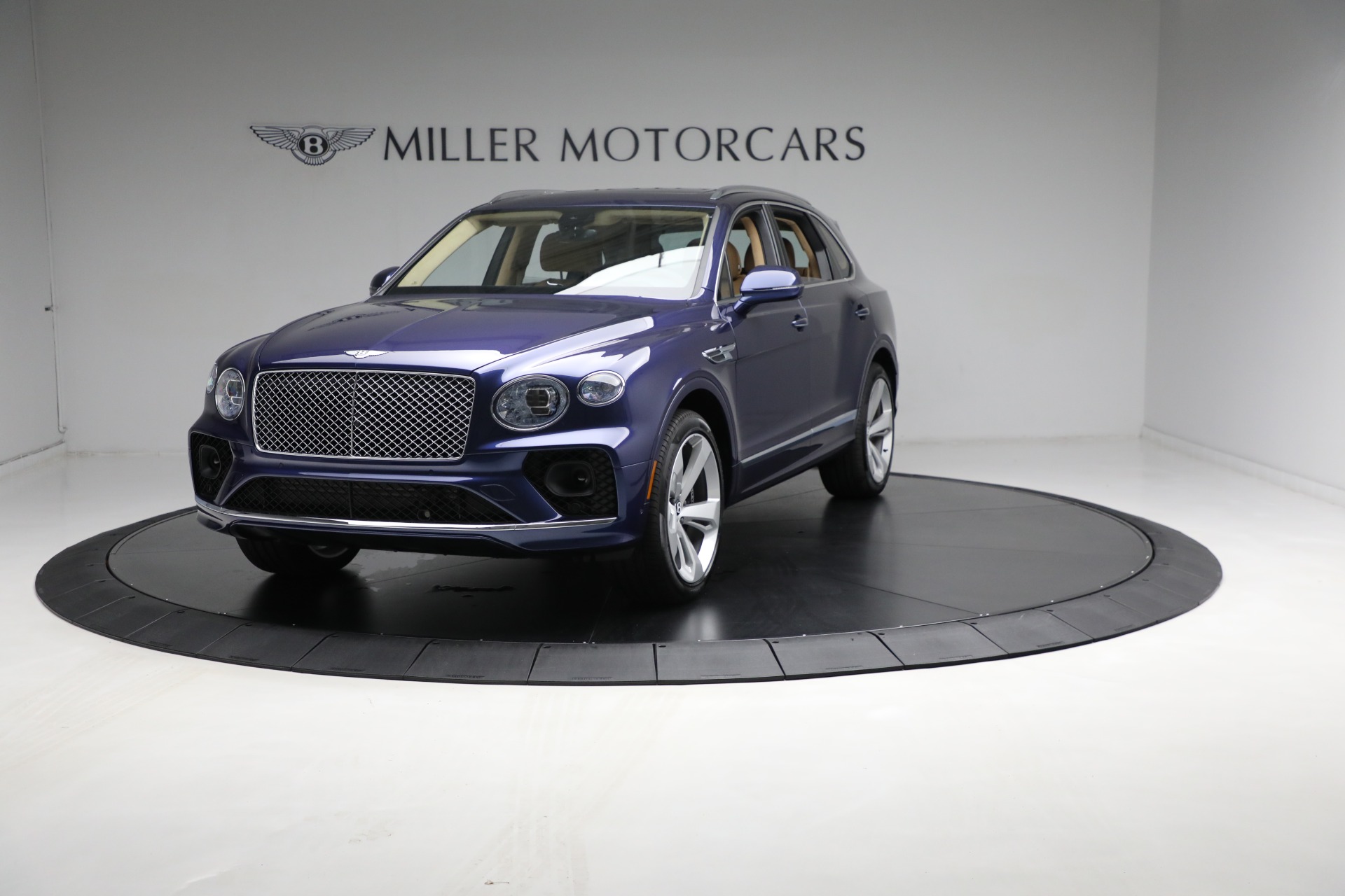 Used 2023 Bentley Bentayga V8 for sale $183,900 at Alfa Romeo of Greenwich in Greenwich CT 06830 1