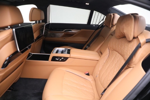Used 2022 BMW 7 Series ALPINA B7 xDrive for sale $109,900 at Alfa Romeo of Greenwich in Greenwich CT 06830 24