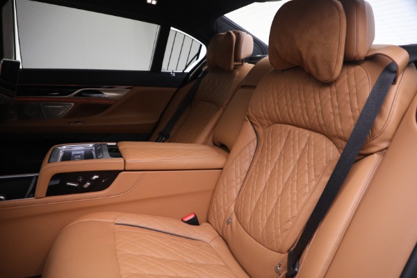 Used 2022 BMW 7 Series ALPINA B7 xDrive for sale $109,900 at Alfa Romeo of Greenwich in Greenwich CT 06830 25