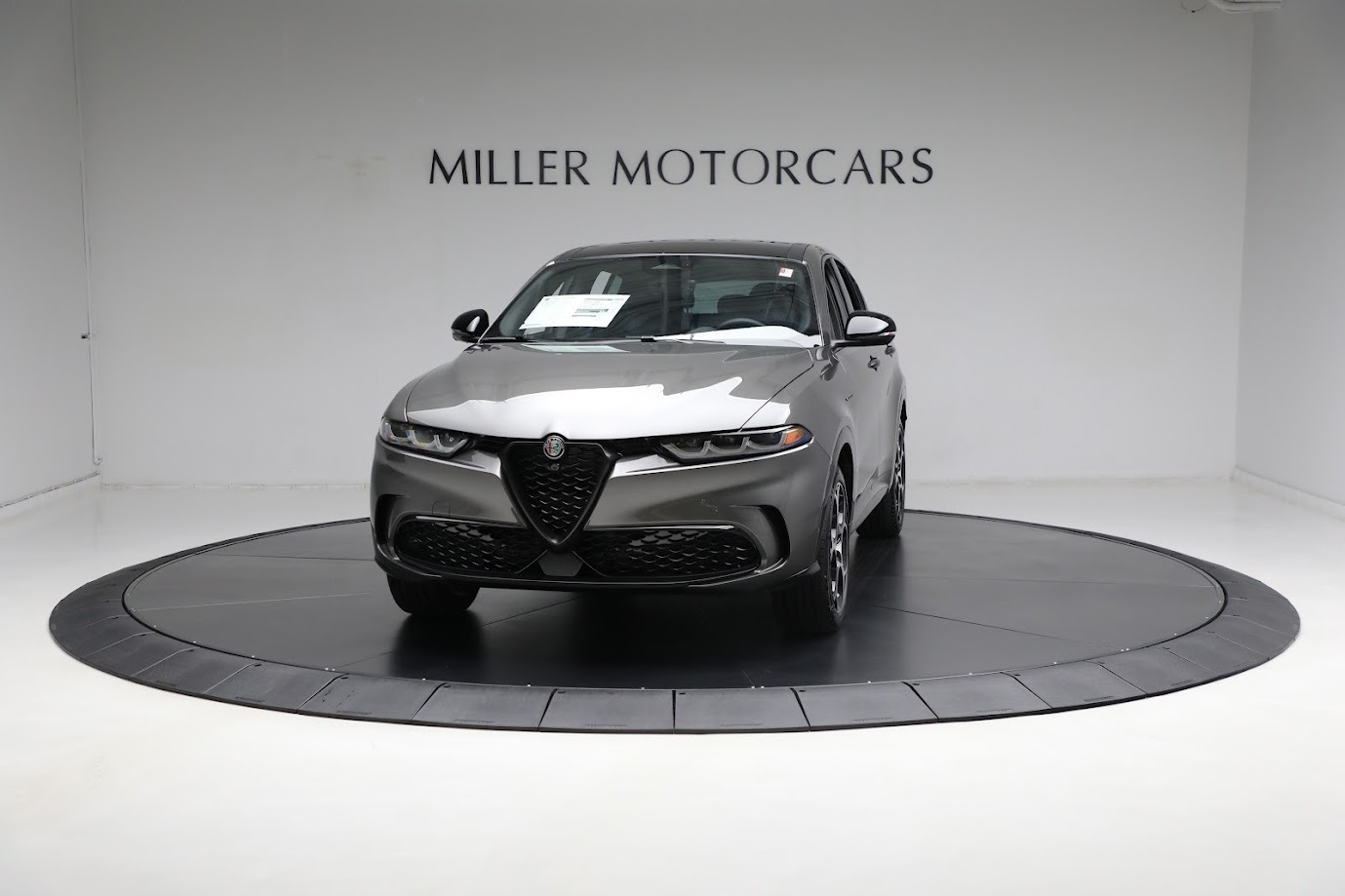 New 2024 Alfa Romeo Tonale Veloce for sale $55,800 at Alfa Romeo of Greenwich in Greenwich CT 06830 1