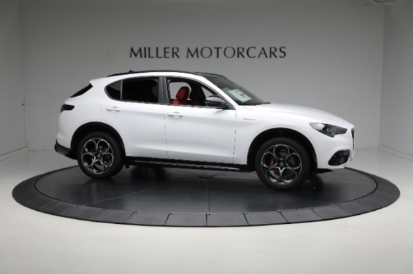 New 2024 Alfa Romeo Stelvio Veloce for sale $57,420 at Alfa Romeo of Greenwich in Greenwich CT 06830 17