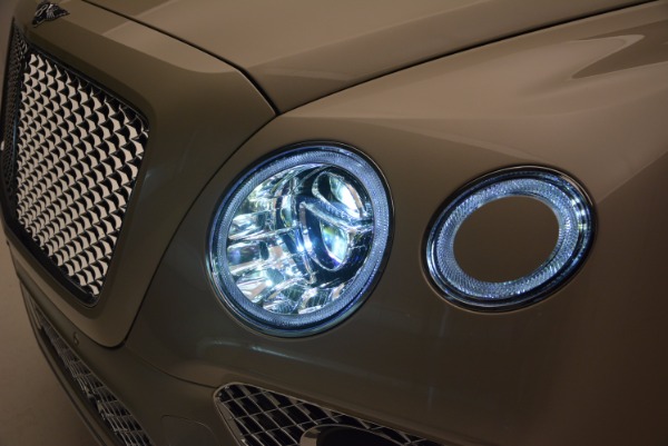 Used 2017 Bentley Bentayga for sale Sold at Alfa Romeo of Greenwich in Greenwich CT 06830 12