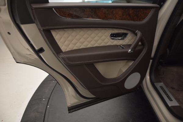 Used 2017 Bentley Bentayga for sale Sold at Alfa Romeo of Greenwich in Greenwich CT 06830 25
