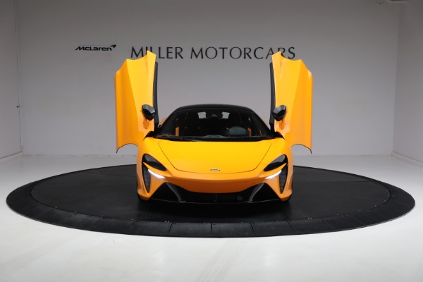 New 2024 McLaren Artura Performance for sale $278,733 at Alfa Romeo of Greenwich in Greenwich CT 06830 15