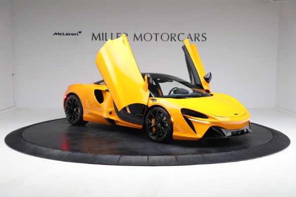 New 2024 McLaren Artura Performance for sale $278,733 at Alfa Romeo of Greenwich in Greenwich CT 06830 22