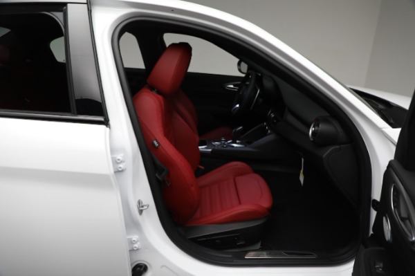 New 2024 Alfa Romeo Giulia Veloce for sale Sold at Alfa Romeo of Greenwich in Greenwich CT 06830 26