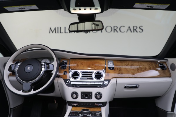 Used 2017 Rolls-Royce Dawn for sale Sold at Alfa Romeo of Greenwich in Greenwich CT 06830 4