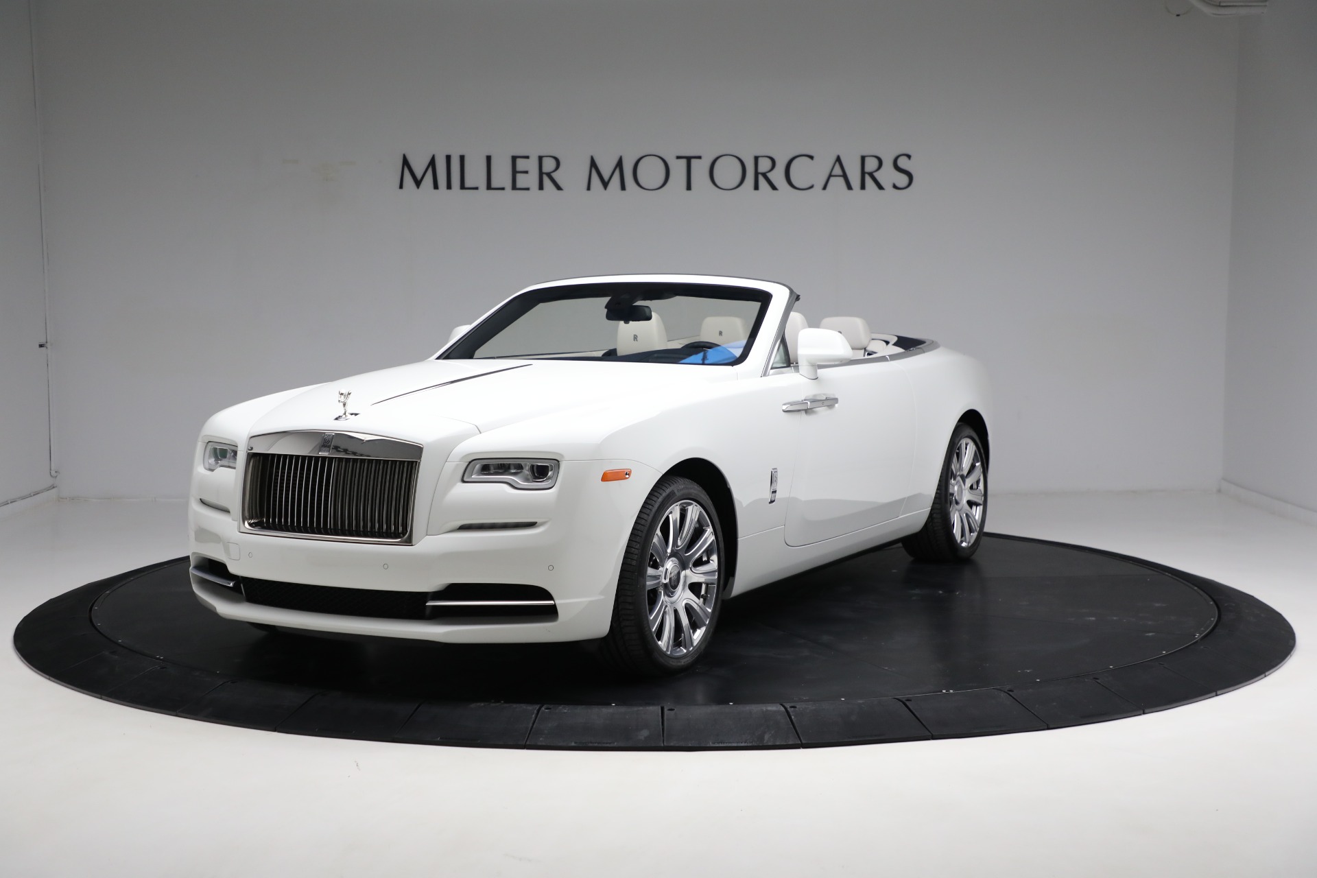 Used 2017 Rolls-Royce Dawn for sale Sold at Alfa Romeo of Greenwich in Greenwich CT 06830 1