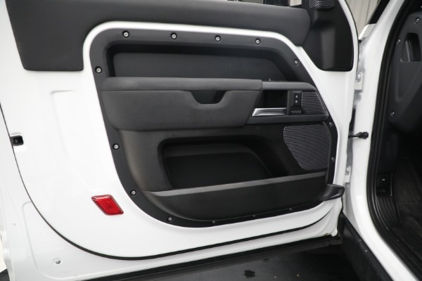 Used 2023 Land Rover Defender 90 X-Dynamic SE for sale Sold at Alfa Romeo of Greenwich in Greenwich CT 06830 15