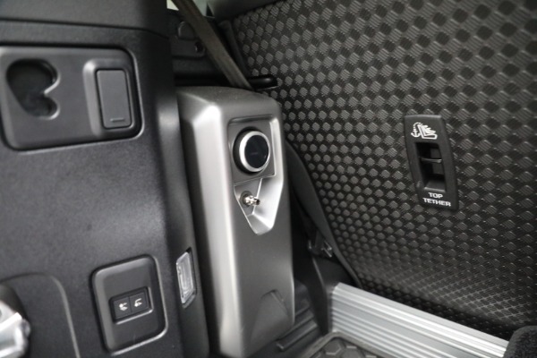 Used 2023 Land Rover Defender 90 X-Dynamic SE for sale Sold at Alfa Romeo of Greenwich in Greenwich CT 06830 19