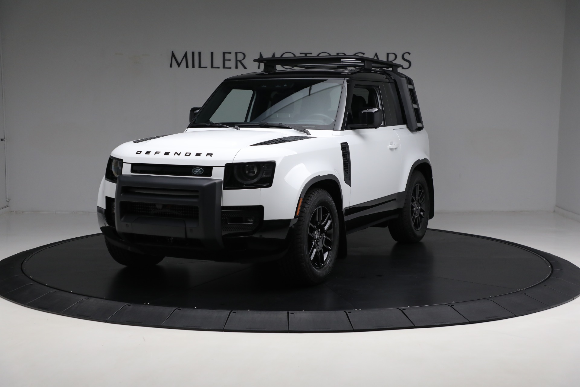 Used 2023 Land Rover Defender 90 X-Dynamic SE for sale $72,900 at Alfa Romeo of Greenwich in Greenwich CT 06830 1