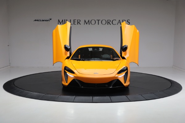 New 2024 McLaren Artura for sale $276,833 at Alfa Romeo of Greenwich in Greenwich CT 06830 13