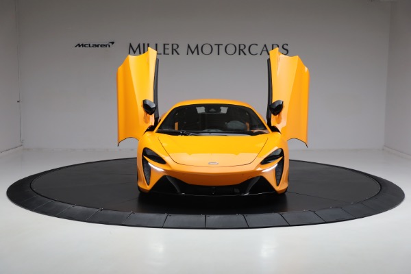 New 2024 McLaren Artura for sale Sold at Alfa Romeo of Greenwich in Greenwich CT 06830 13