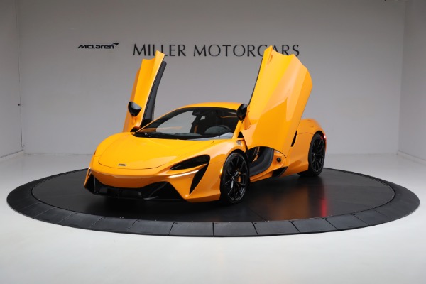 New 2024 McLaren Artura for sale $276,833 at Alfa Romeo of Greenwich in Greenwich CT 06830 14