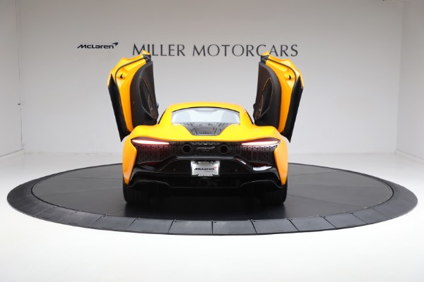 New 2024 McLaren Artura for sale $276,833 at Alfa Romeo of Greenwich in Greenwich CT 06830 16