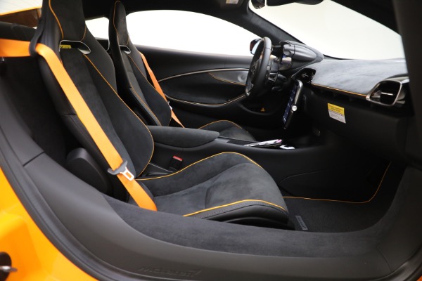 New 2024 McLaren Artura for sale $276,833 at Alfa Romeo of Greenwich in Greenwich CT 06830 23