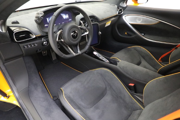 New 2024 McLaren Artura for sale $276,833 at Alfa Romeo of Greenwich in Greenwich CT 06830 25