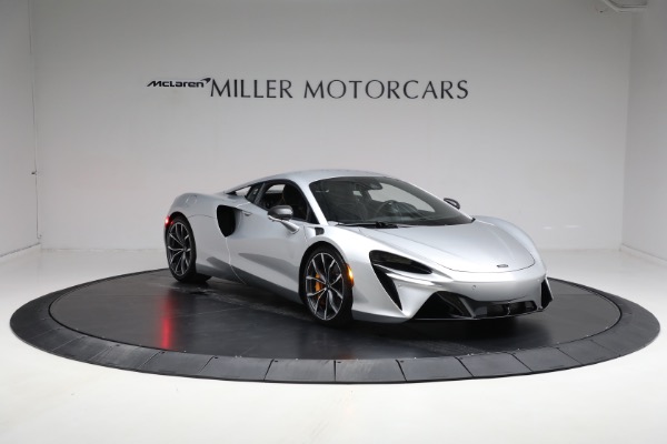 New 2024 McLaren Artura TechLux for sale $291,233 at Alfa Romeo of Greenwich in Greenwich CT 06830 11
