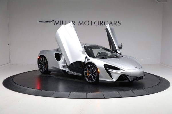 New 2024 McLaren Artura TechLux for sale $291,233 at Alfa Romeo of Greenwich in Greenwich CT 06830 16