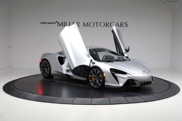 New 2024 McLaren Artura TechLux for sale Sold at Alfa Romeo of Greenwich in Greenwich CT 06830 16