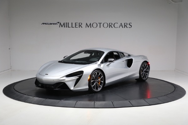 New 2024 McLaren Artura TechLux for sale $291,233 at Alfa Romeo of Greenwich in Greenwich CT 06830 2