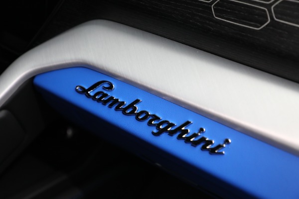 Used 2024 Lamborghini Urus S for sale $305,900 at Alfa Romeo of Greenwich in Greenwich CT 06830 27