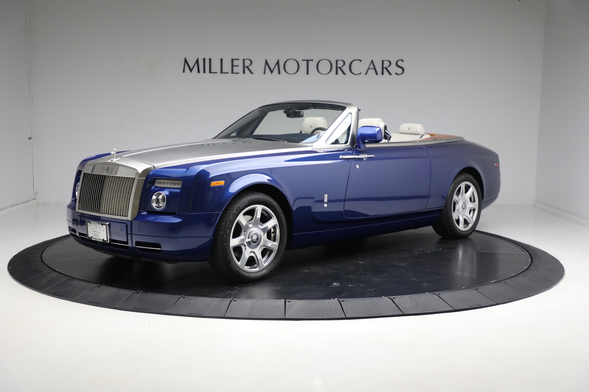 Used 2010 Rolls-Royce Phantom Drophead Coupe for sale $199,900 at Alfa Romeo of Greenwich in Greenwich CT 06830 1