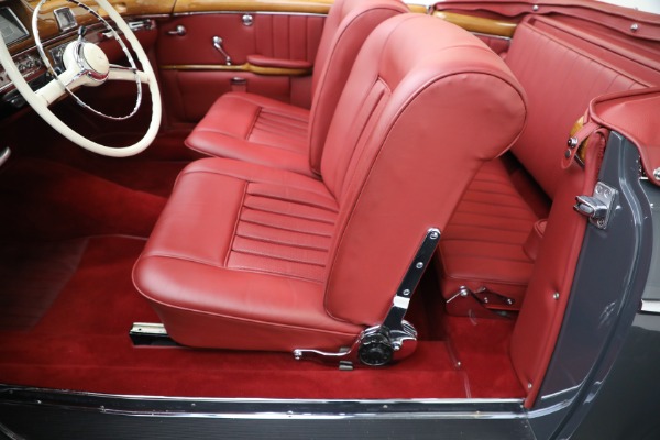Used 1959 Mercedes Benz 220 S Ponton Cabriolet for sale $229,900 at Alfa Romeo of Greenwich in Greenwich CT 06830 13