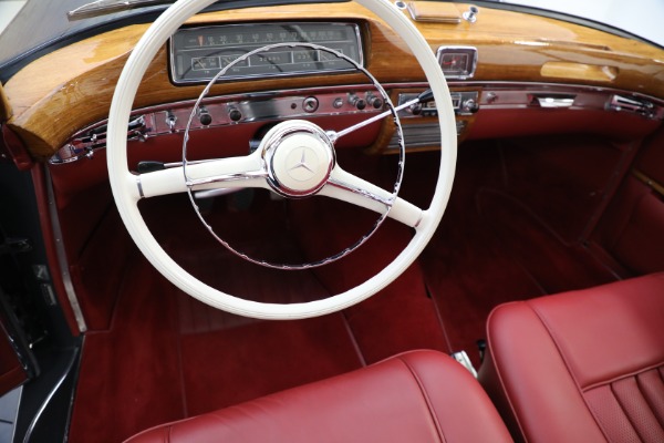 Used 1959 Mercedes Benz 220 S Ponton Cabriolet for sale $229,900 at Alfa Romeo of Greenwich in Greenwich CT 06830 16