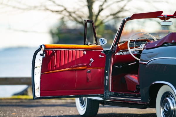 Used 1959 Mercedes Benz 220 S Ponton Cabriolet for sale $229,900 at Alfa Romeo of Greenwich in Greenwich CT 06830 17