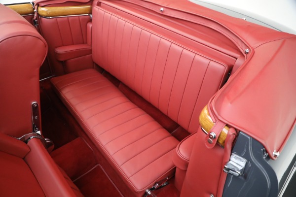 Used 1959 Mercedes Benz 220 S Ponton Cabriolet for sale $229,900 at Alfa Romeo of Greenwich in Greenwich CT 06830 20