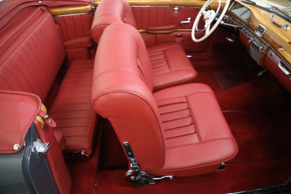 Used 1959 Mercedes Benz 220 S Ponton Cabriolet for sale $229,900 at Alfa Romeo of Greenwich in Greenwich CT 06830 21