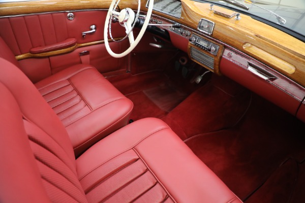 Used 1959 Mercedes Benz 220 S Ponton Cabriolet for sale $229,900 at Alfa Romeo of Greenwich in Greenwich CT 06830 23
