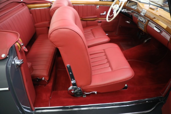 Used 1959 Mercedes Benz 220 S Ponton Cabriolet for sale $229,900 at Alfa Romeo of Greenwich in Greenwich CT 06830 24