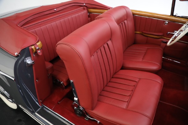 Used 1959 Mercedes Benz 220 S Ponton Cabriolet for sale $229,900 at Alfa Romeo of Greenwich in Greenwich CT 06830 25