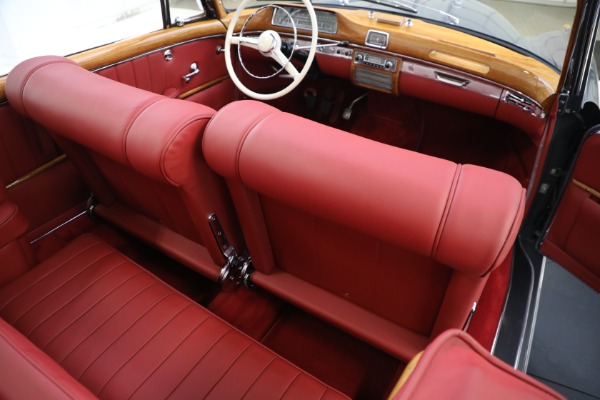 Used 1959 Mercedes Benz 220 S Ponton Cabriolet for sale $229,900 at Alfa Romeo of Greenwich in Greenwich CT 06830 26