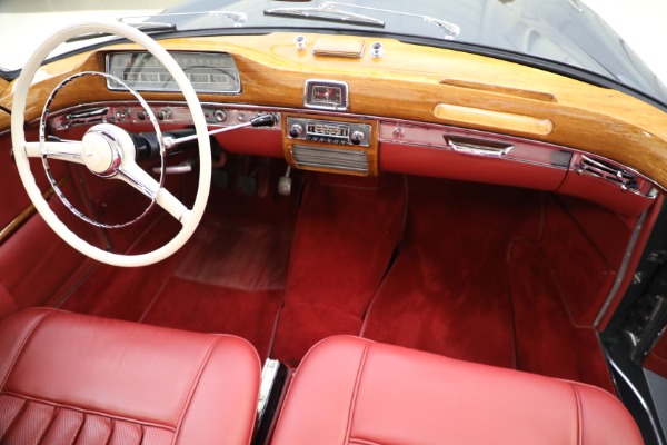 Used 1959 Mercedes Benz 220 S Ponton Cabriolet for sale $229,900 at Alfa Romeo of Greenwich in Greenwich CT 06830 27